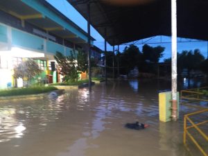 COLEGIO DE TAMBOGRANDE QUEDA INUNDADO